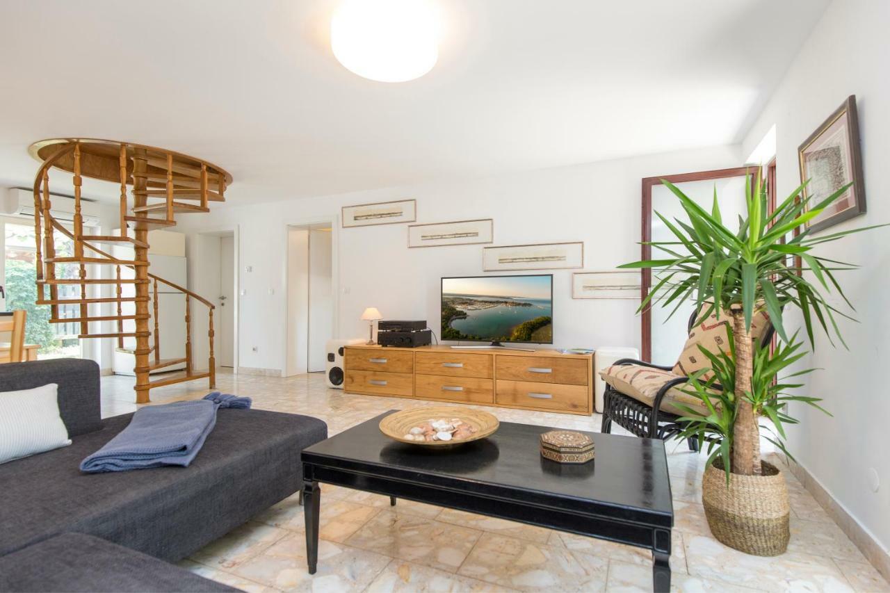 Casa Flora 3-Minutes' Walk From The Beach Novigrad  Bagian luar foto